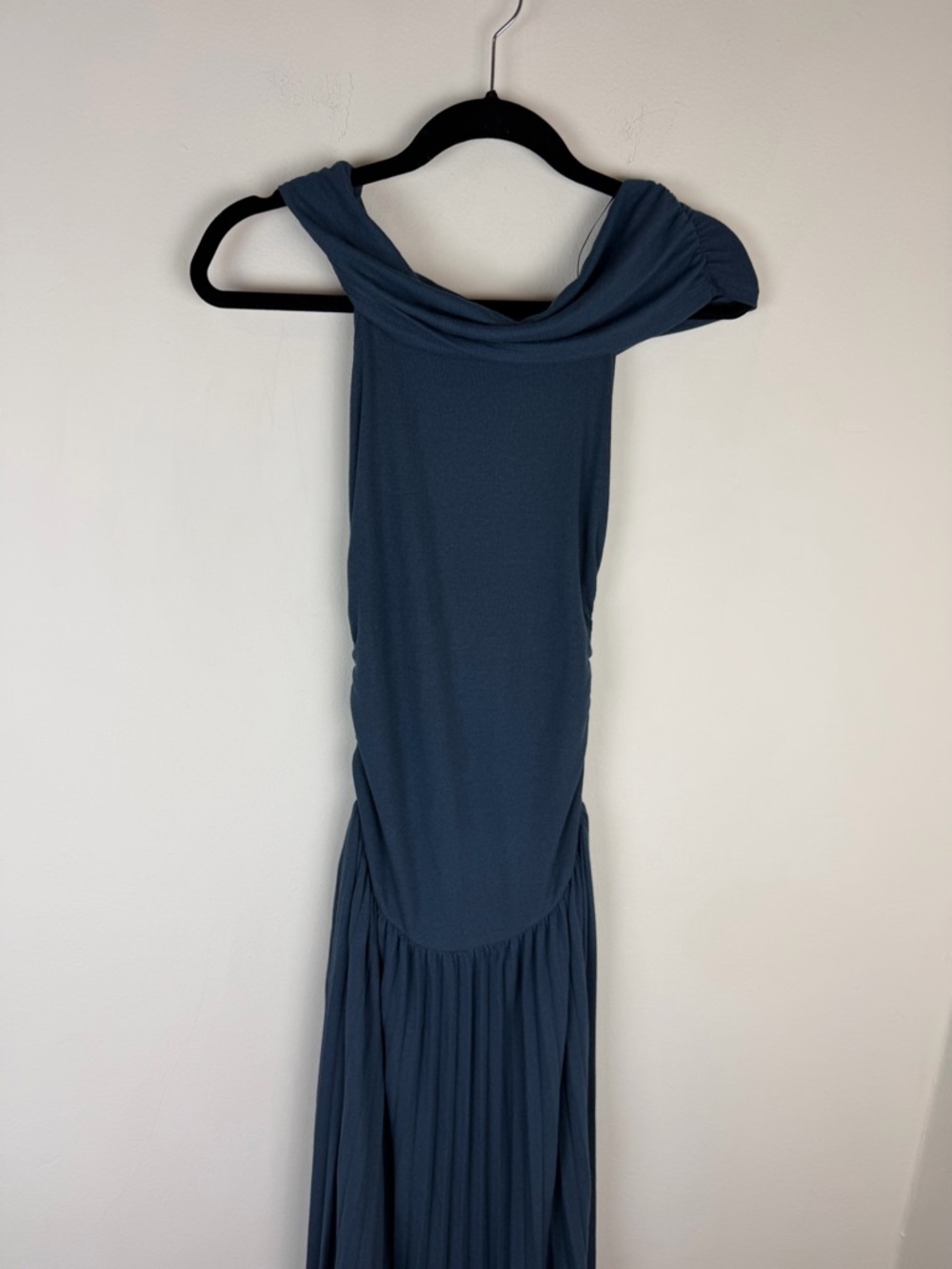 NWT LIONESS Field Of Dreams Dress in Navy off shoulder flowy maxi gown Size XS - Picture 5 of 9